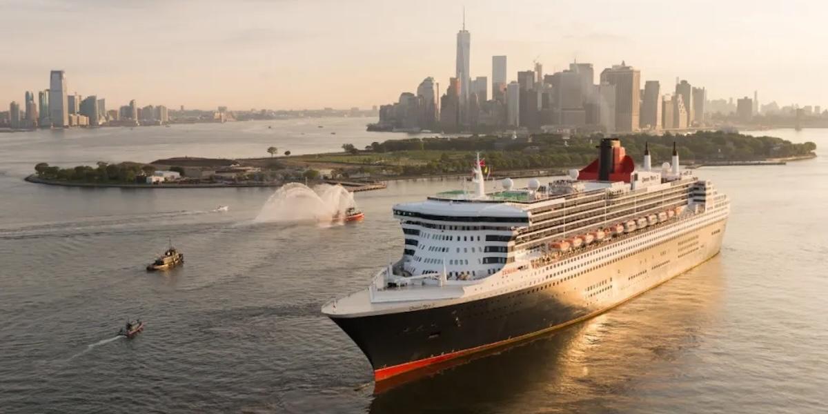 Queen Mary 2 kryssar mellan Southampton och New York.