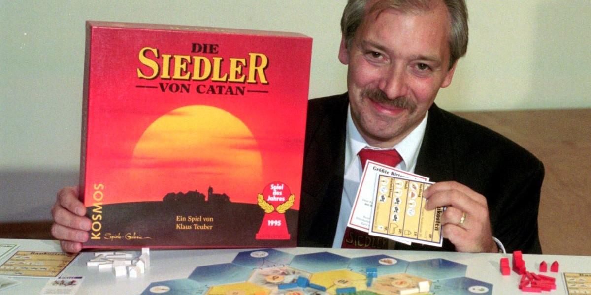 Catan är ett klassiskt brädspel som kommit att älskas av spelare världen över. Spelet skapades 1995 av den tyske tandteknikern Klaus Taubert (bilden).