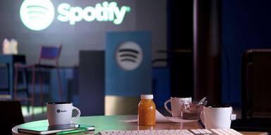 Spotify rusade på börsen i går efter en kanonrapport som lyfta börsvärdet över en ny drömgräns. Nu framkommer att Spotifys grundare valde att sälja i börsuppgången.