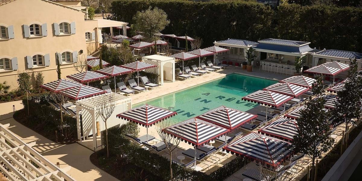 Tidigare i år öppnade boutiquehotellet Arev nära Place des Lices i Saint-Tropez, och till skillnad från de flesta av sina grannar kommer hotellet hålla öppet året runt.