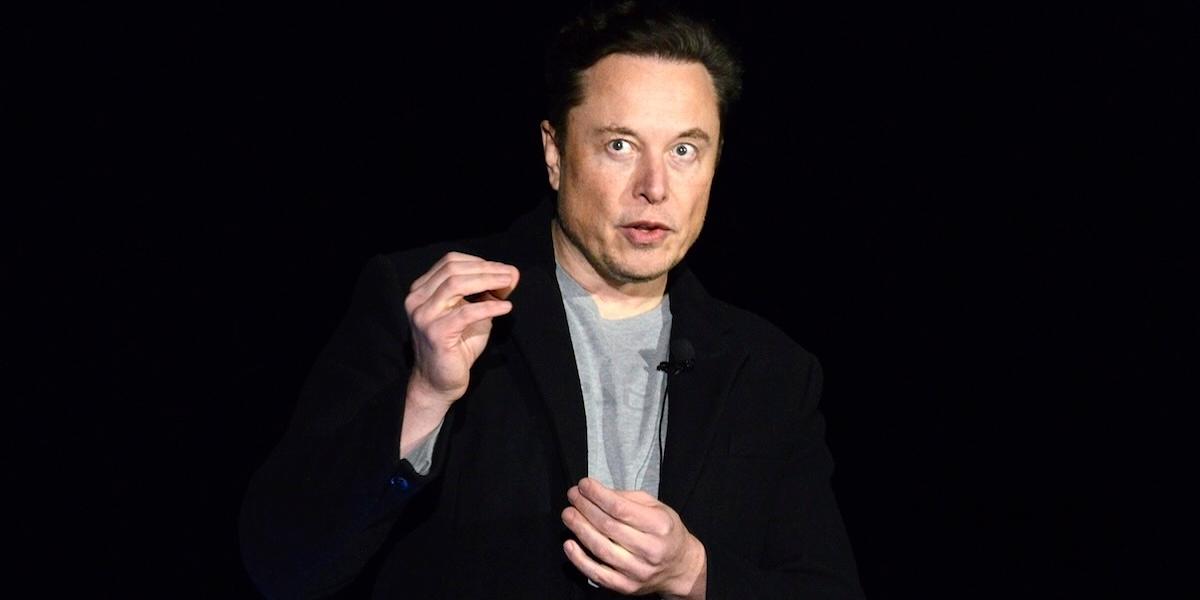 Elon Musk vill se hög arbetsmoral hos sina Tesla-anställda.