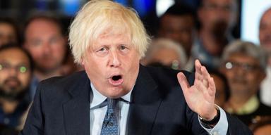 Boris Johnson tillbaka - och sluggar vilt