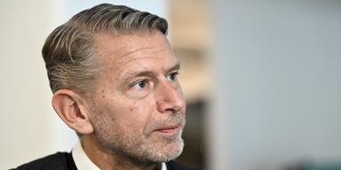 Peter Carlsson, som lämnade sitt avgångsbesked som vd för Northvolt under fredagen, medgav på en presskonferens att läget är osäkert för underleverantörerna