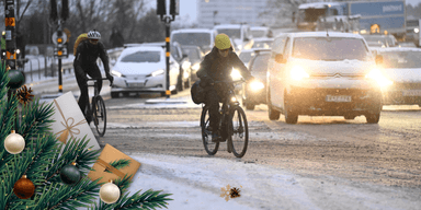 Ta det lugnt i trafiken i jul. Bättre att komma ett par minuter sent än inte alls. (Foto: Jessica Gow/TT)