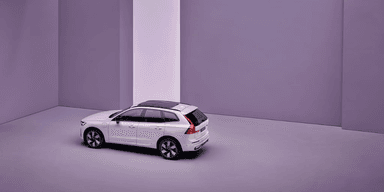 Laddhybrider är helt klart svenskarnas favorit numera. Detta är en Volvo XC60. (Foto: Volvo)