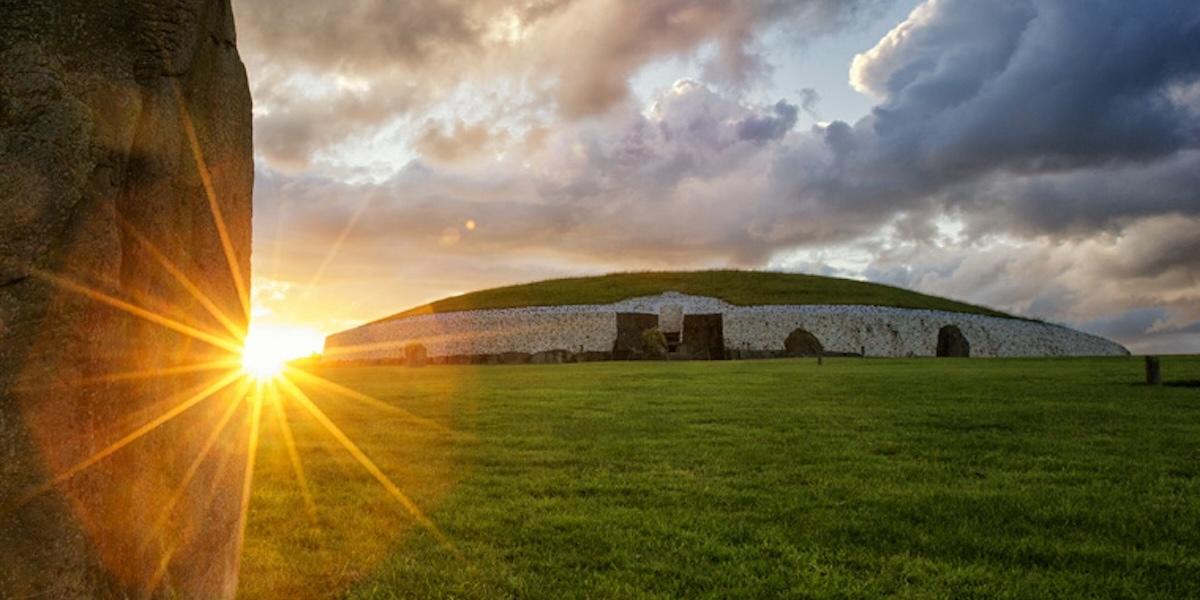 Newgrange i Irland är över 5 000 år gammalt och anses fortfarande vara ett stort mysterium.