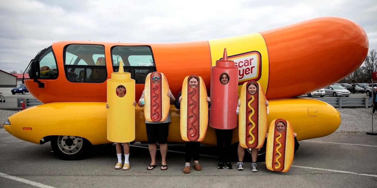 Nu är det dags att ansöka om att bli nästa "Hotdogger"för Oscar Mayers Wienermobile.