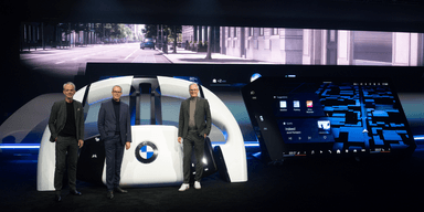 Adrian van Hooydonk, Frank Weber, Stephan Durach presenterade under CES i Las Vegas. (Foto: BMW)