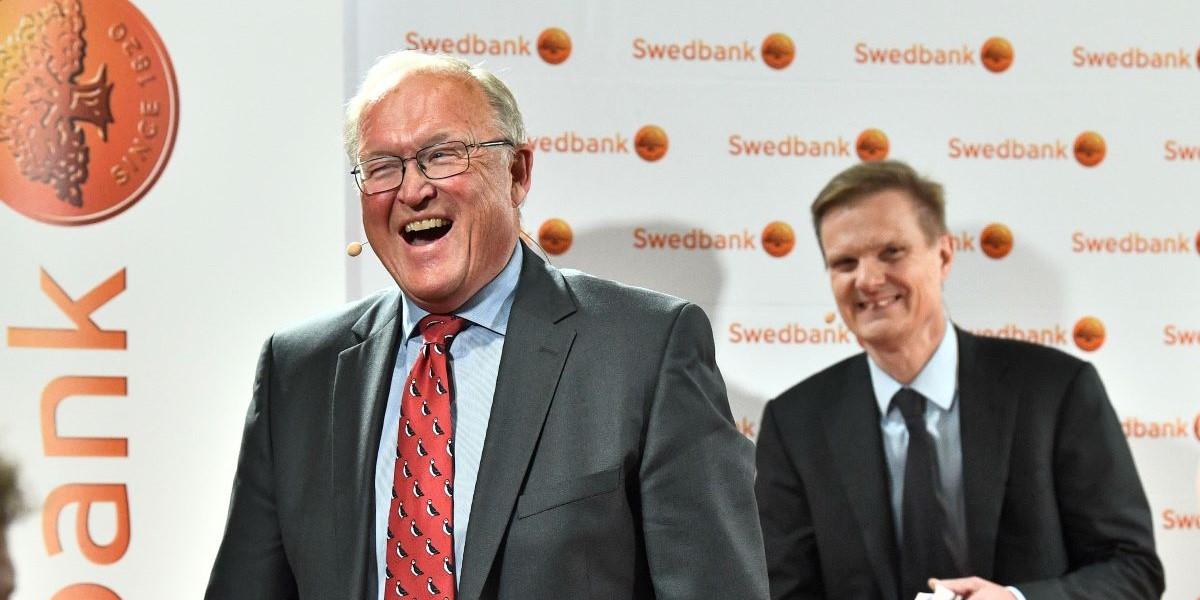 Göran Persson, ordförande Swedbank. I bakgrunden syns vd Jens Henriksson.