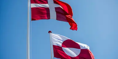 Danmark rustar upp på Grönland.