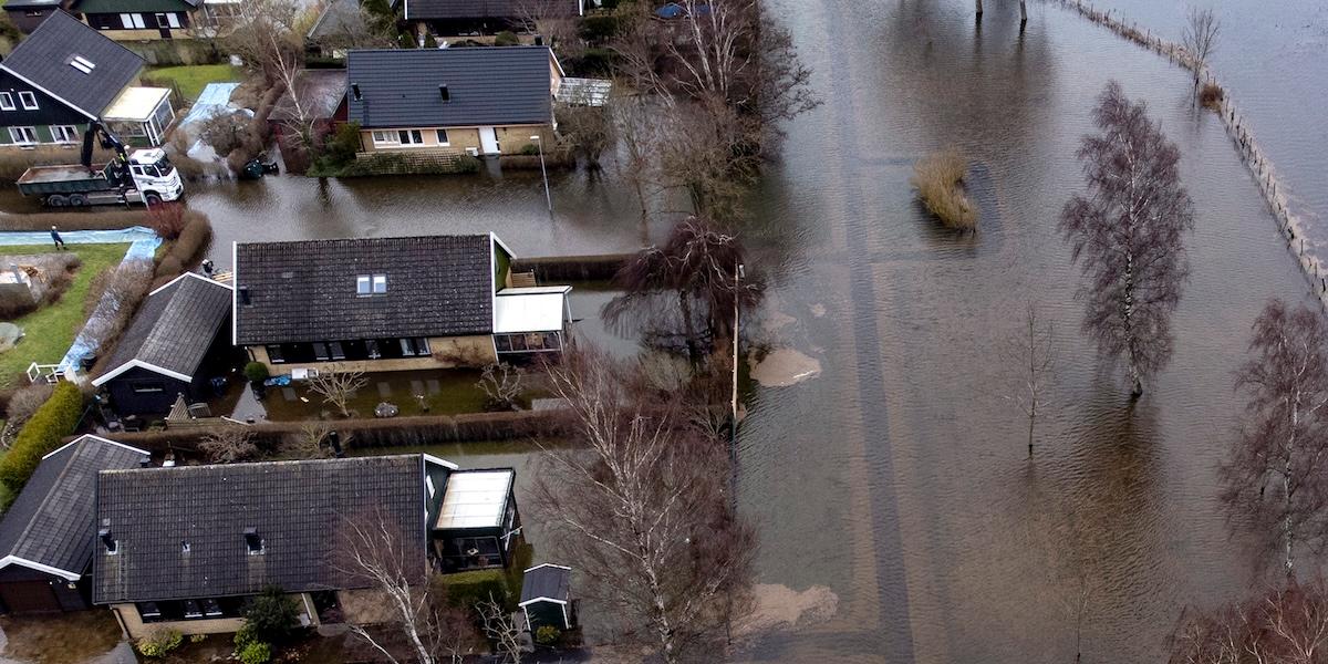 Hemförsäkringen räcker inte när företag på hemmakontoret drabbas av katastrofer. I villaområdet i Gårdstånga, Eslövs kommun, steg vattnet kraftigt mellan husen i januari 2024.