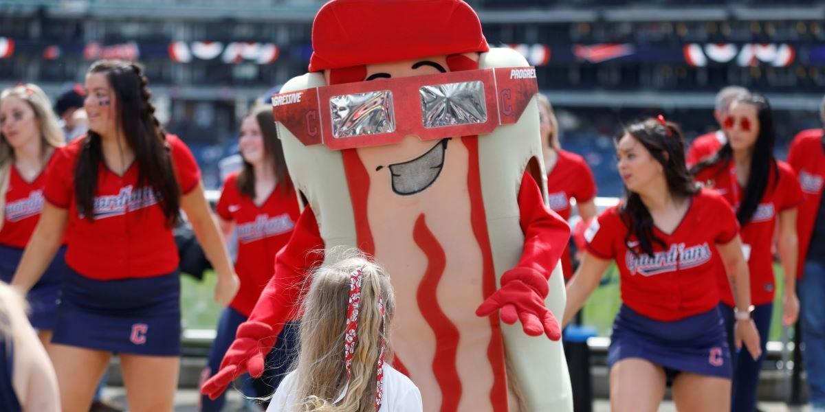 Ketchupen - evigt segertåg. Här på baseball i USA