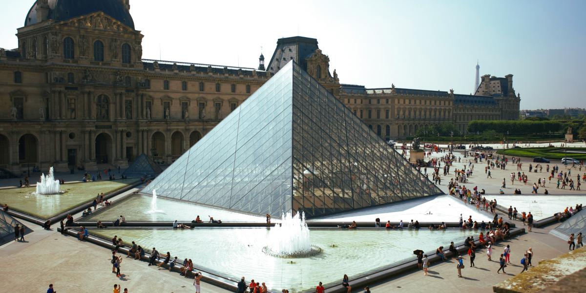 Louvren museum i Paris