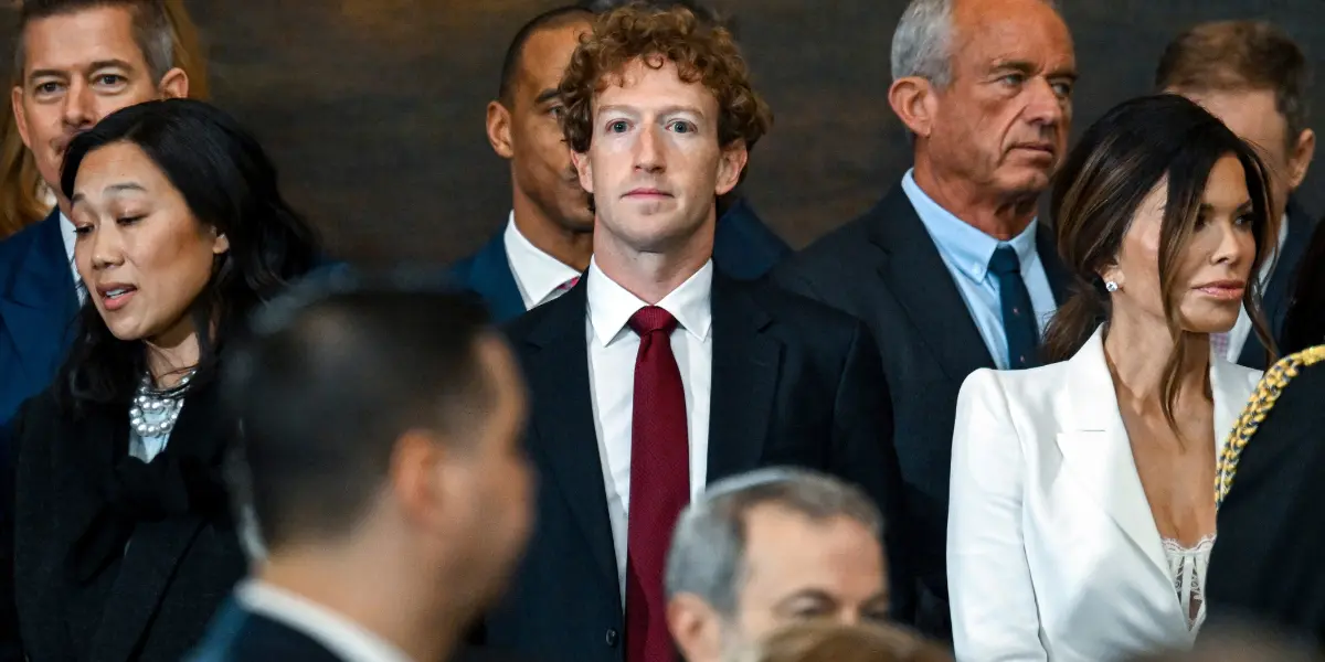 Efter allt Mark Zuckerberg gör så är det många som vill lämna Meta. (Foto: Kenny Holston/AP/TT)