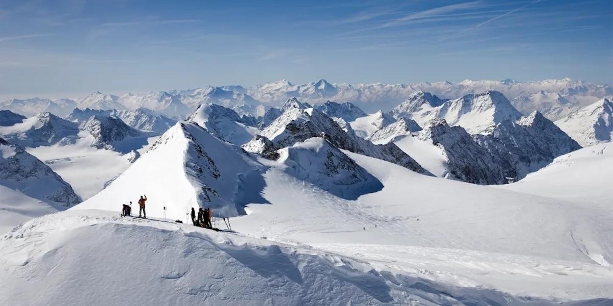 Swiss Ski Safari jagar den bästa pulversnön i Alperna.