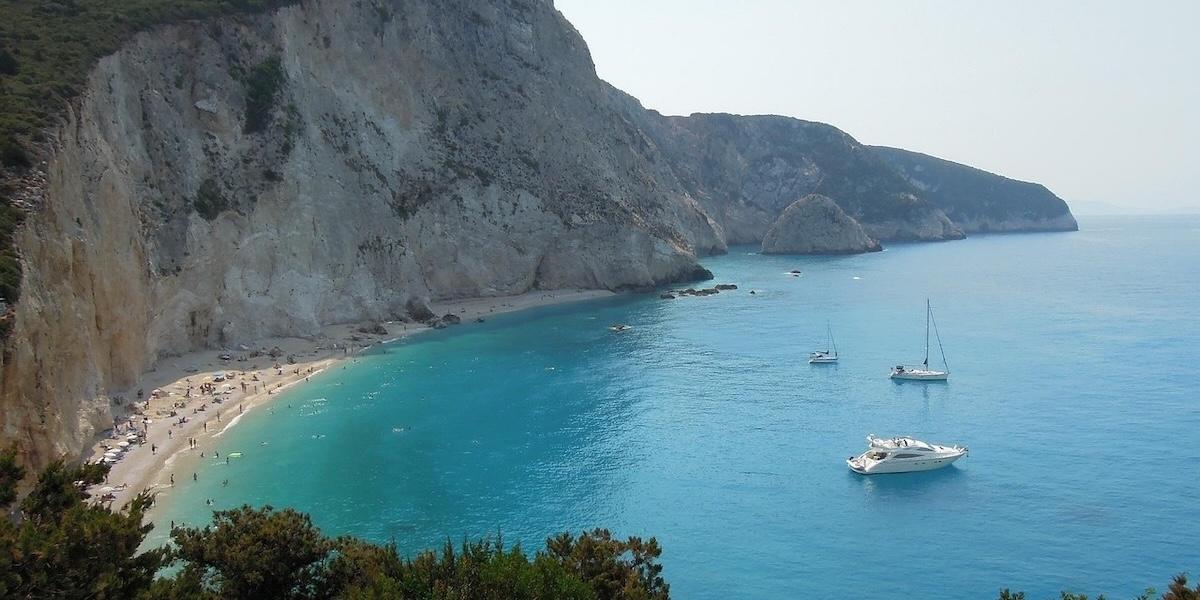 Grekiska Lefkas hamnar i topp inför sommarens solresor.