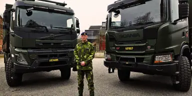 Stororder från försvaret till Scania och Volvo