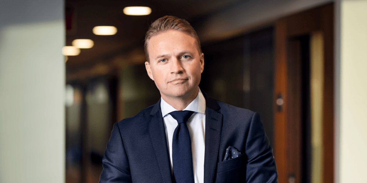 Karl Hedberg, Aktiechef för Carnegie Private Bank, är inte alltför oroad över börsraset.