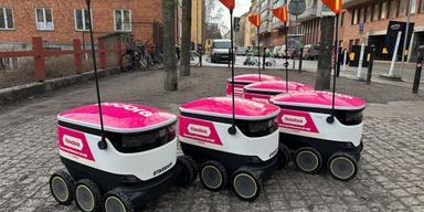 Levererar mat med robotar