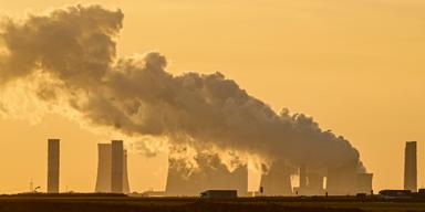 Trots växande klimatkostnader fortsätter världen att satsa på fossila bränslen istället för grön omställning. (Foto: Martin Meissner/TT)