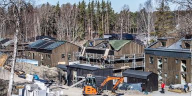 Friheten att bygga utan bygglov väcker både jubel och oro – men vem får betala priset om något går fel? (Foto: Lars Pehrson /TT)