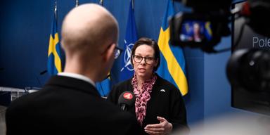 Ministerns aktieköp i försvarsbolag har fått kritiker att reagera – nu blir affären en fråga för Konstitutionsutskottet.(Foto: Viktoria Bank / TT)