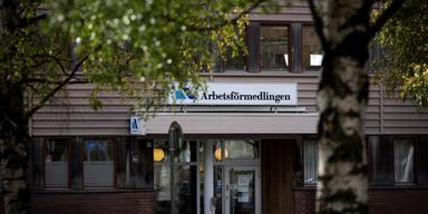 Arbetslösheten sjunker marginellt i Sverige