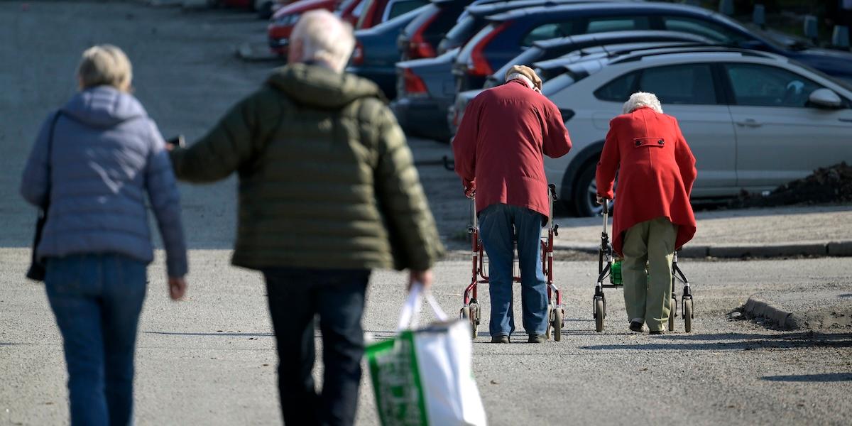 Utlandssvenskar som väntar med pensionen kan bygga upp en dold skuld – och riskerar att urholka allas framtida utbetalningar. (Foto: Janerik Henriksson / TT)