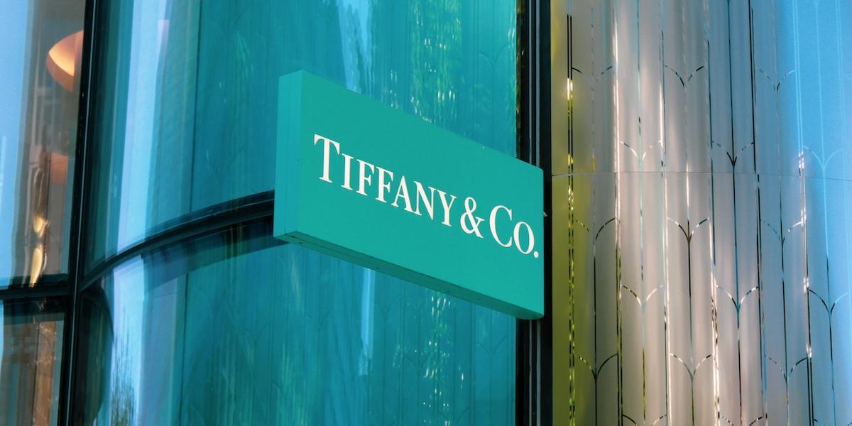 Tiffany & Co., den ikoniska juvelbutiken känd för sina exklusiva smycken och diamanter, blev platsen för en stöld som tog en oväntad vändning – och en minst sagt osannolik gömma. (Foto: Unsplash)