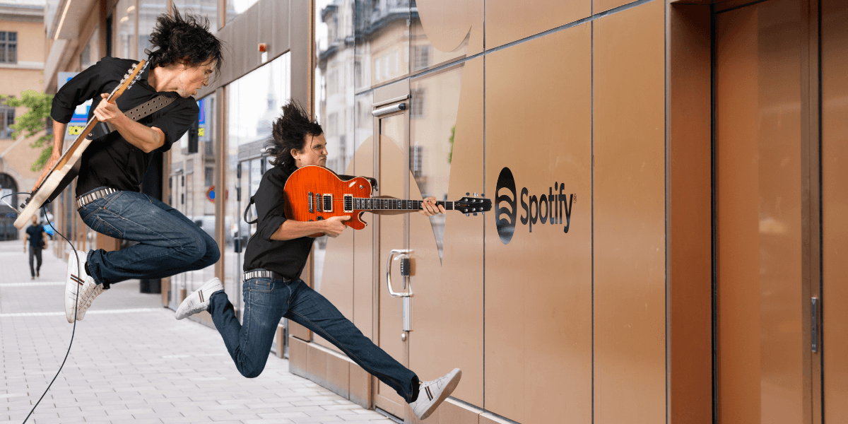 Artister är på krigsstigen igen för att Spotify inte ersätter artisterna tillräckligt. (Foto: Getty Images och Caisa Rasmussen/TT)