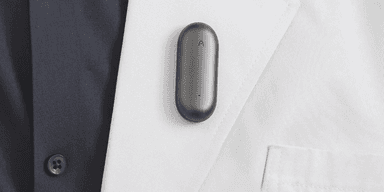 Den här lilla enheten är en ai-diktafon. (Foto: Plaud)